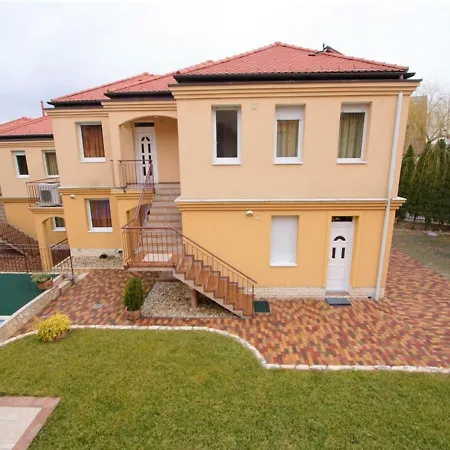 Garda Apartman2 Daire *